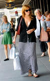th_15901_mandy_moore_shopping-NYC_jul032008_09_122_172lo.jpg