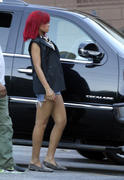 th_28705_RihannaarrivingatastudioinLosAngeles_09_122_205lo.jpg