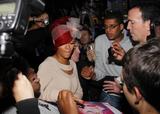 th_77346_RihannaoutforshoppinginParis_13_122_497lo.jpg